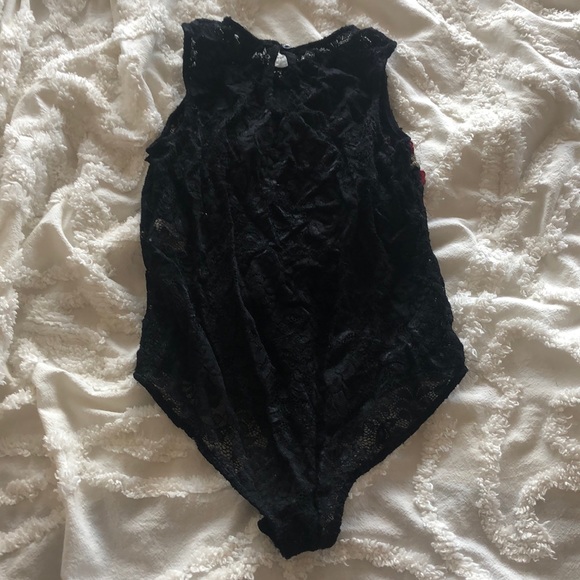 Black and red flower bodysuit - Picture 5 of 5